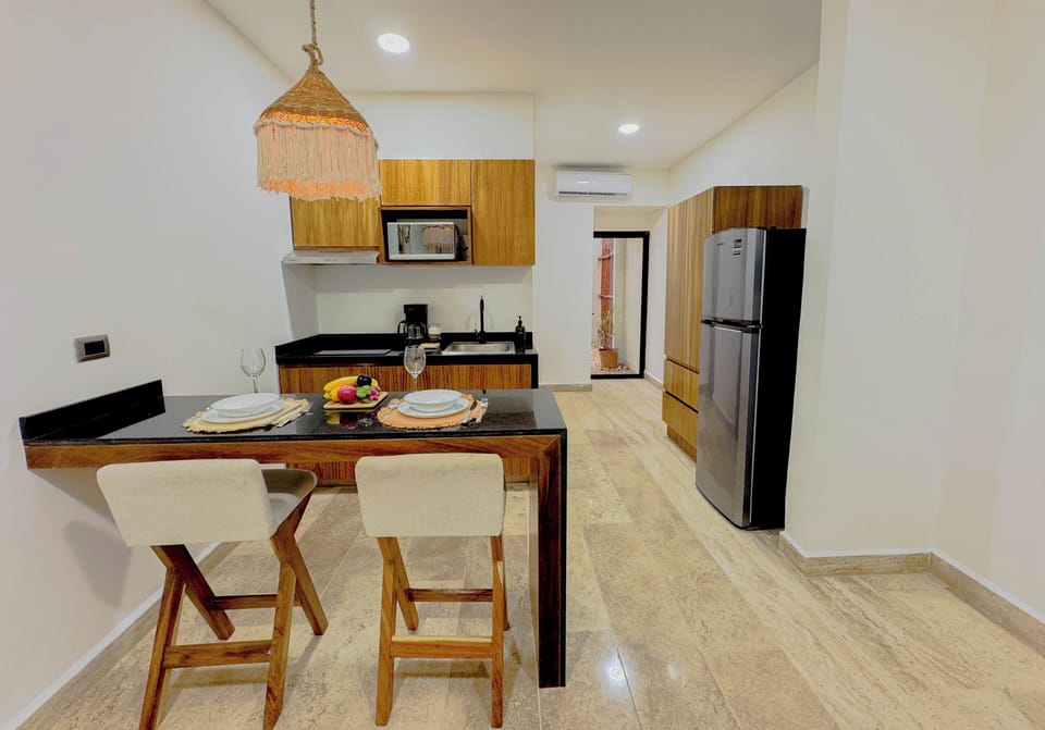 Deluxe Apartment, Lanai | Private kitchen | Fridge