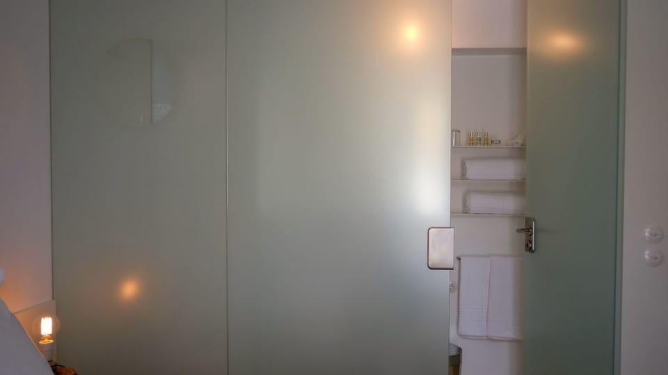 Double Room (Top Garden Room) | Bathroom shower