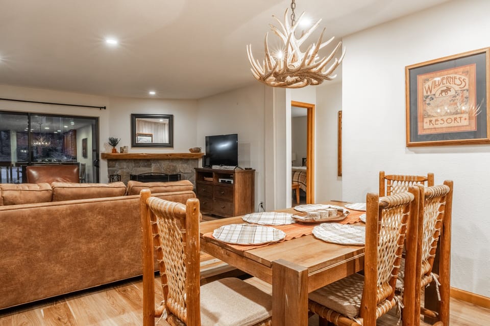 Fully Equipped Kitchen, Dining Table ( 6 Top )