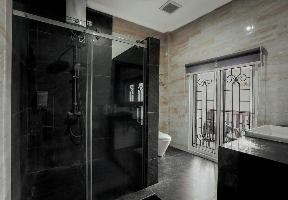 Family House | Bathroom | Bidet, towels, soap, shampoo