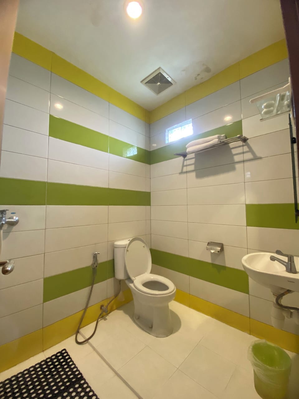 Deluxe Double or Twin Room | Bathroom