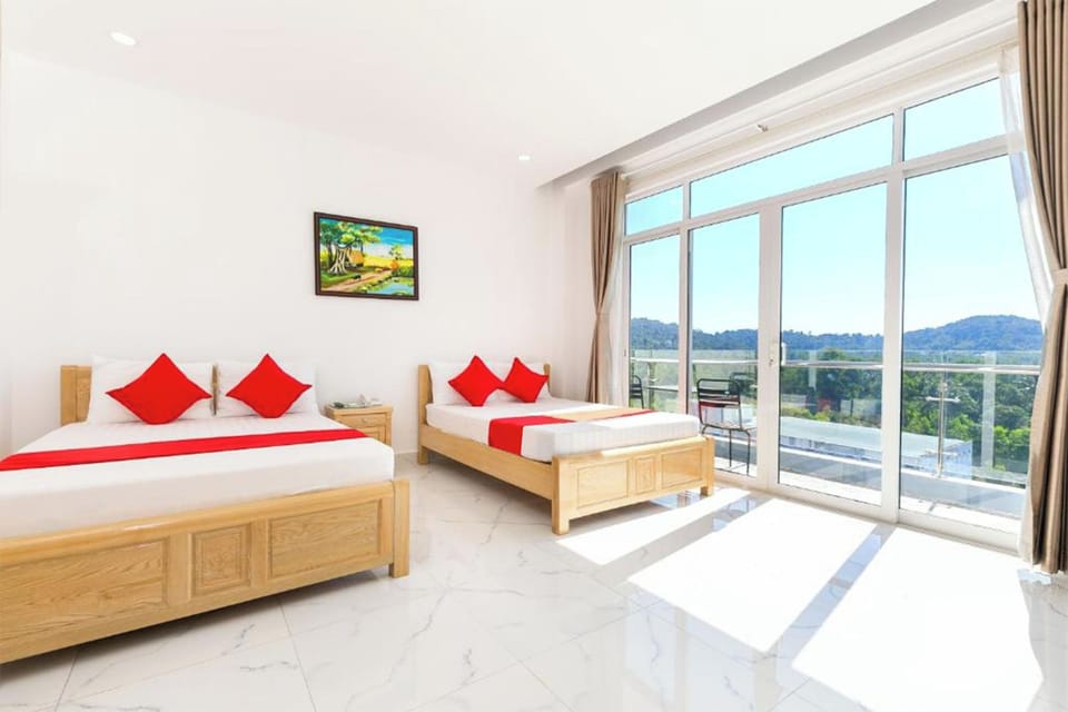Deluxe Family Room | Desk, soundproofing, free WiFi, bed sheets