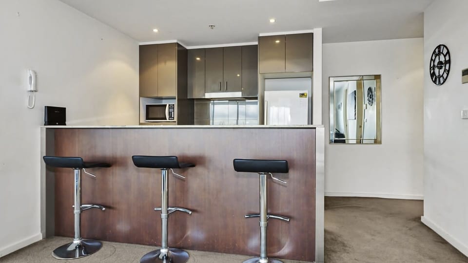 Breakfast bar