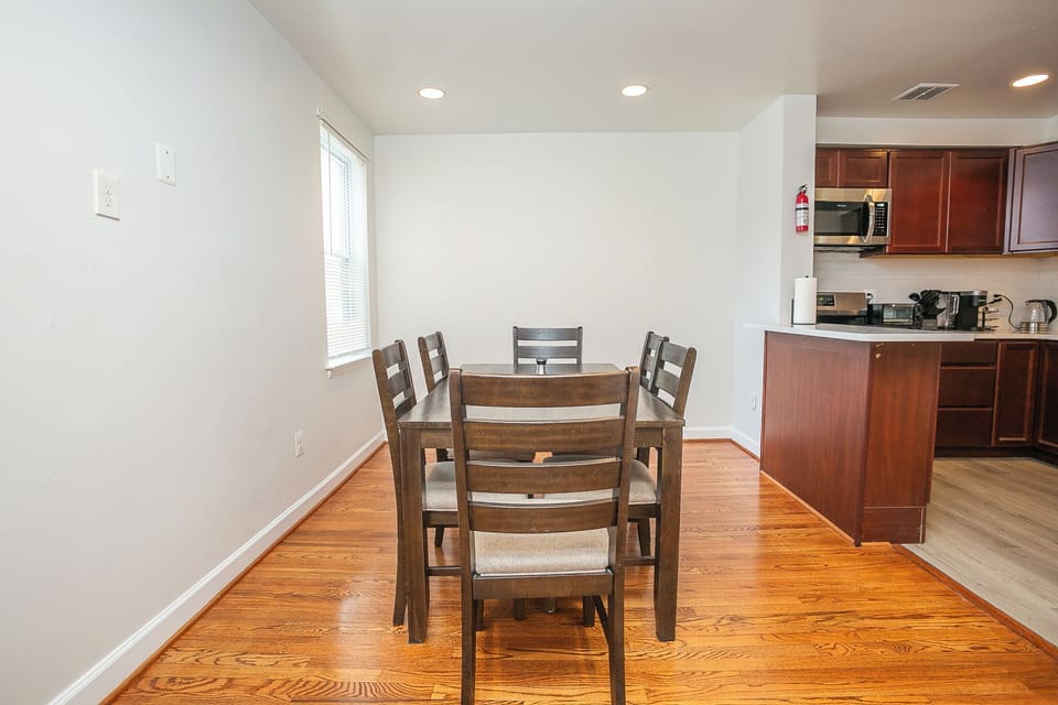 Comfort Apartment, Balcony | In-room dining