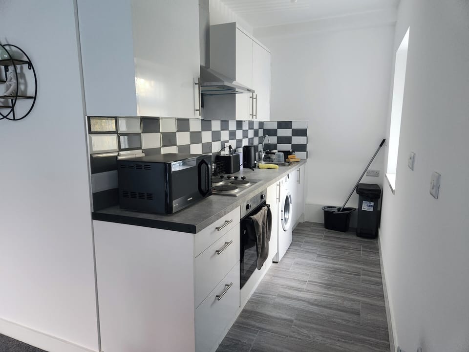 Microwave - Oven - Kettle - Washing Machine - Underfloor Heating
