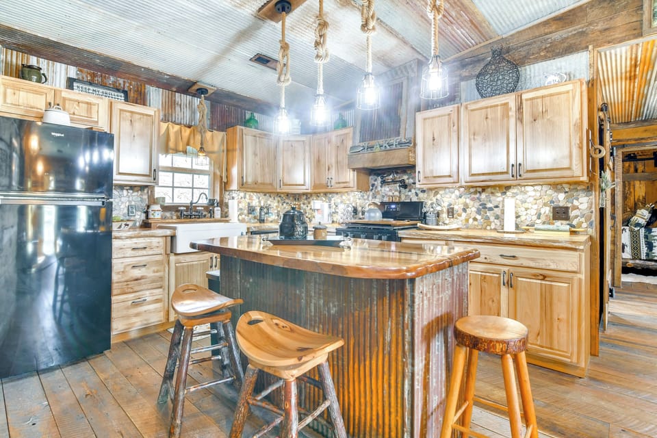 Kitchen | 1st Floor | Keurig Coffee Maker | Dishwasher | Cooking Basics