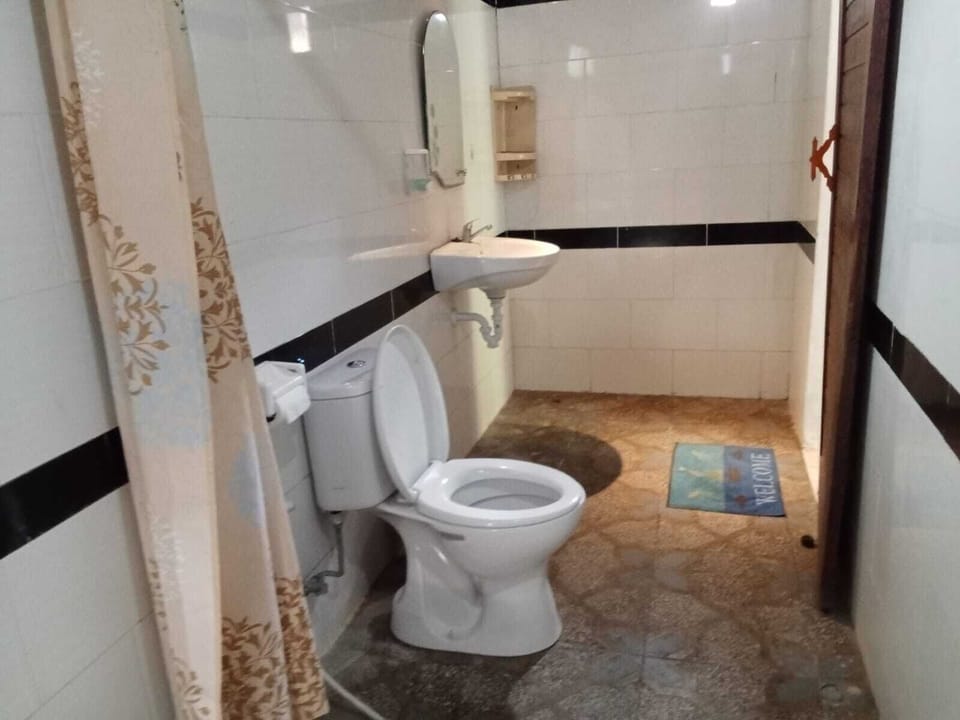 Shower, bidet, towels, soap