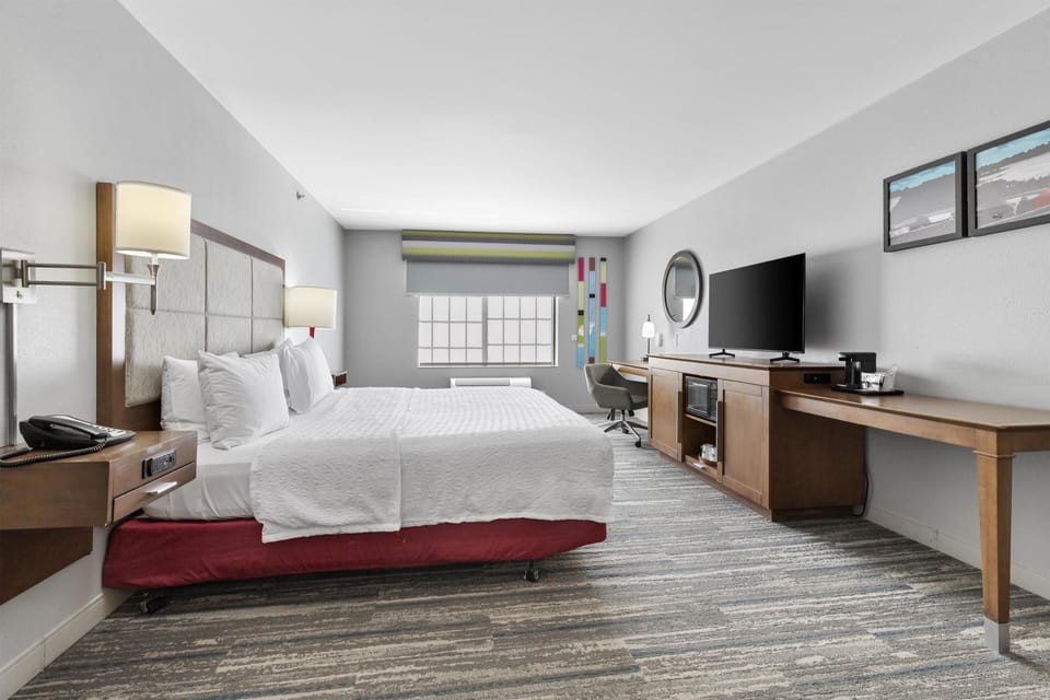 Room, 1 King Bed | Blackout drapes, iron/ironing board, free cribs/infant beds, free WiFi
