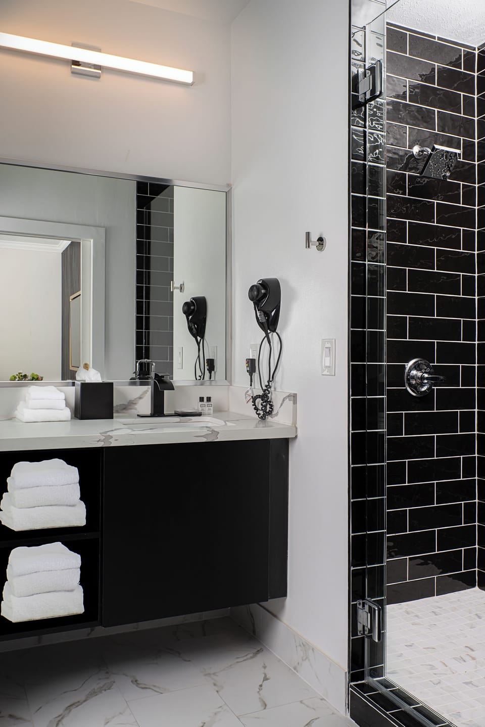 Executive Suite | Bathroom | Combined shower/tub, hair dryer, towels, soap