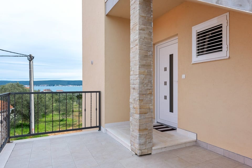 Entrance / Reception