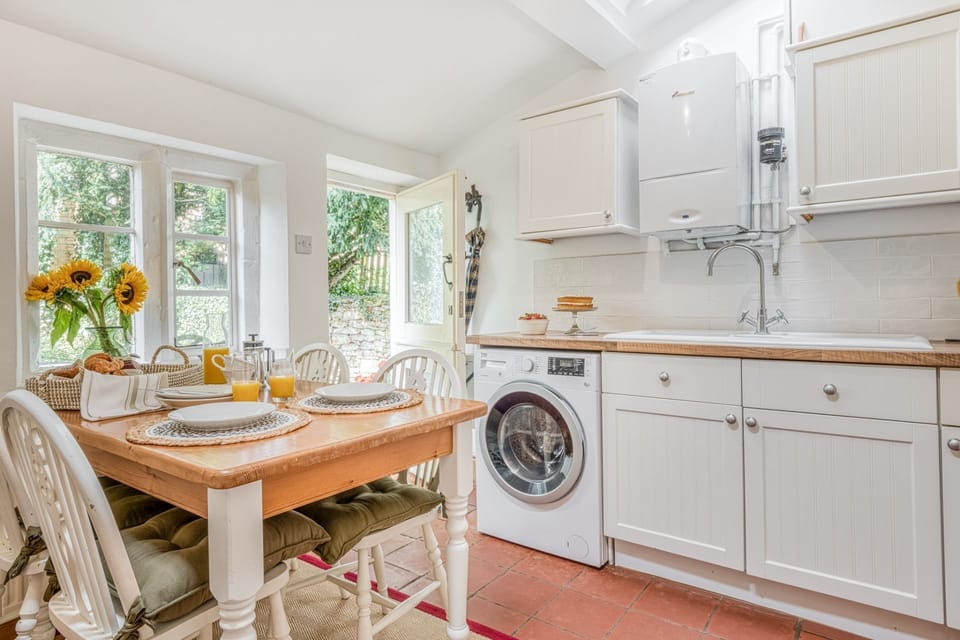 Primrose Cottage, Blockley Kitchen - StayCotswold