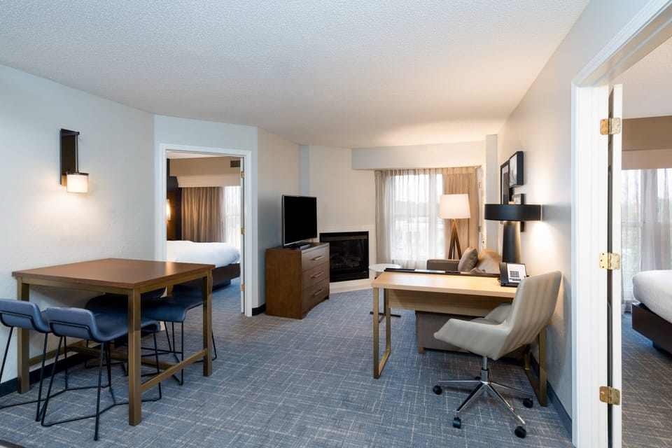 Premium bedding, in-room safe, desk, laptop workspace