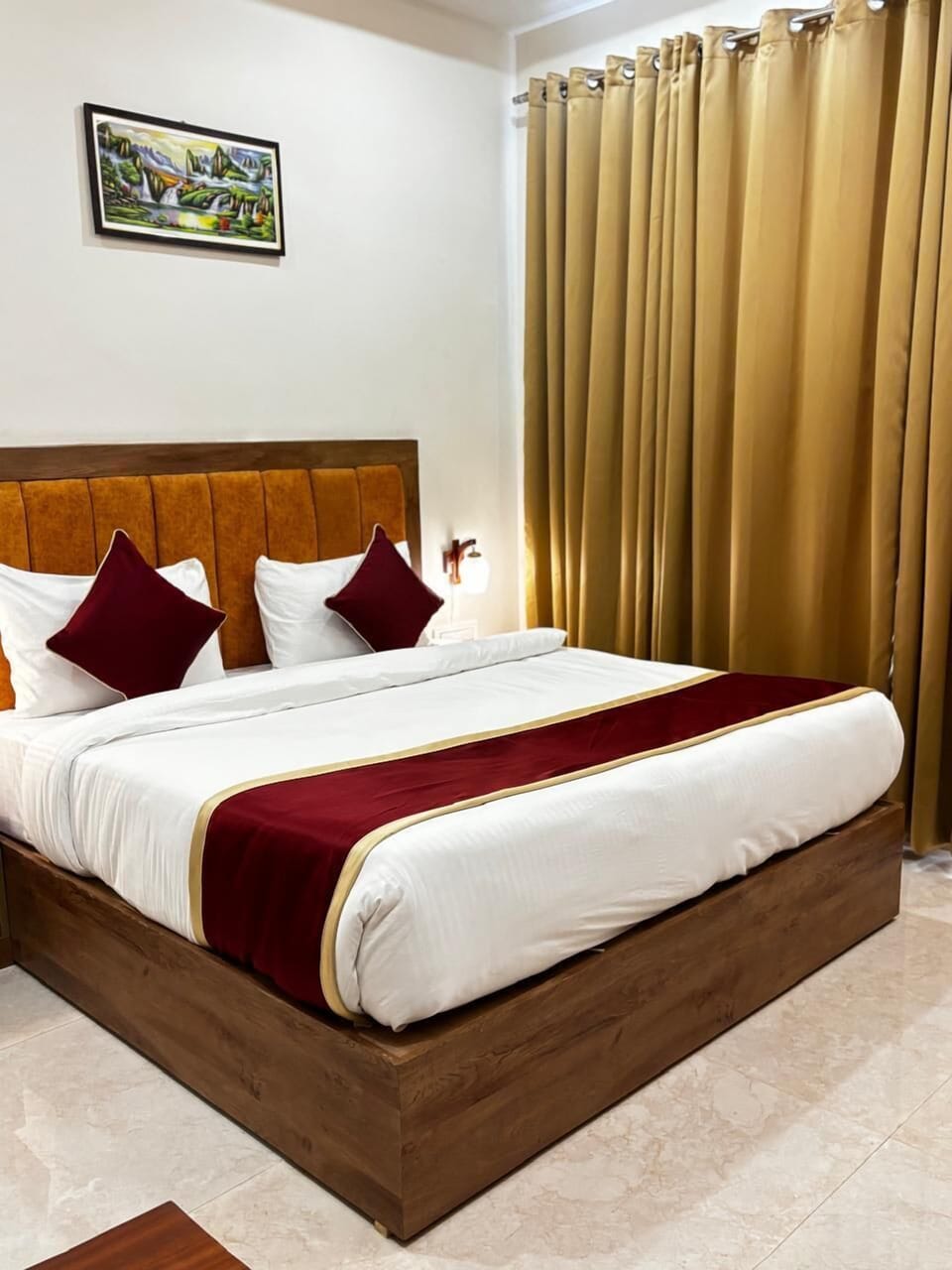 Deluxe Double Room, Mountain View | Desk, free WiFi