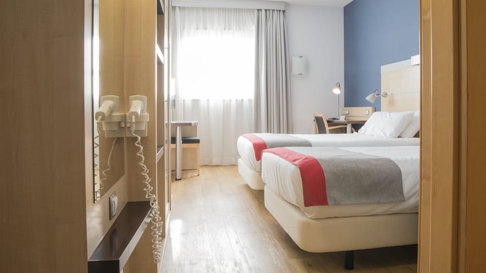 Standard Room, 2 Twin Beds (Free Breakfast) | Desk, blackout drapes, soundproofing, iron/ironing board