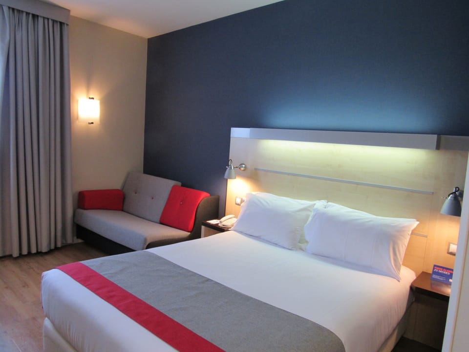 Standard Room, 1 Queen Bed with Sofa bed (Free Breakfast) | Desk, blackout drapes, soundproofing, iron/ironing board