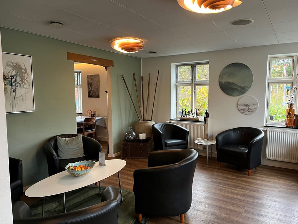 32-inch TV with cable channels