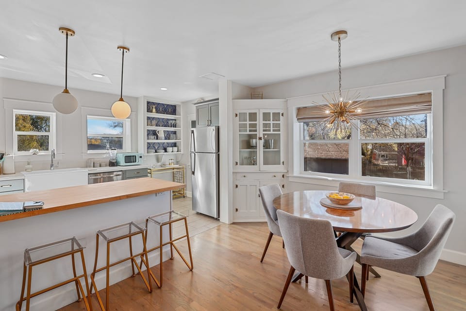 Fully Equipped Kitchen: Modern appliances and sleek design to inspire your inner chef.