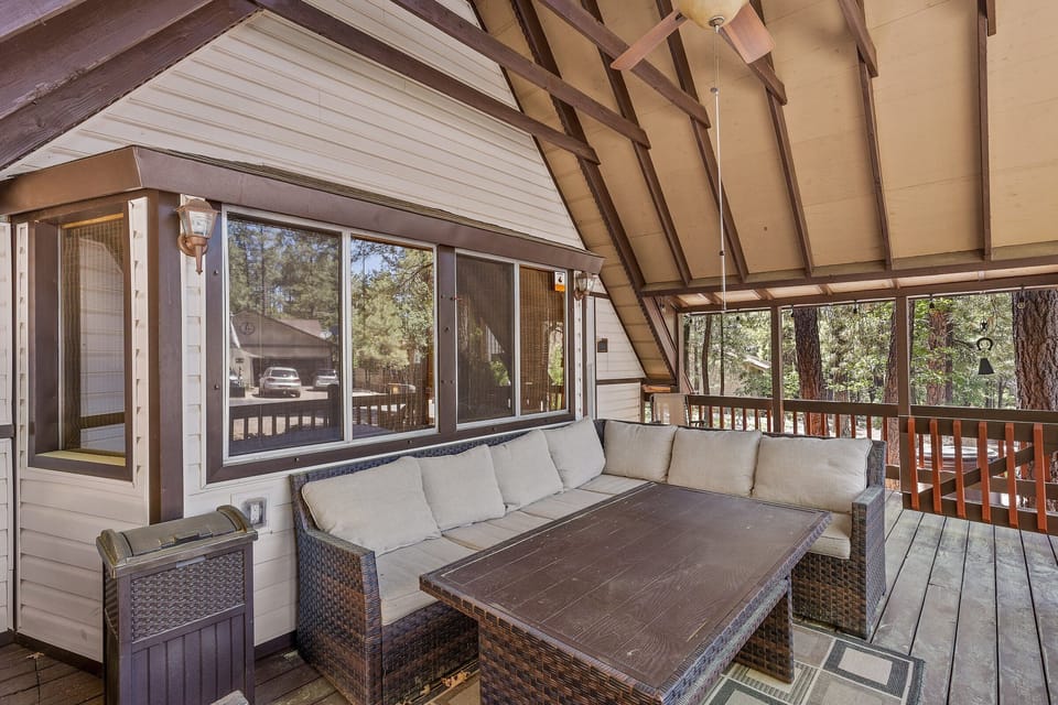 Relax on the front covered porch, explore nearby trails, and create lasting memories in Northern Arizona's breathtaking scenery.