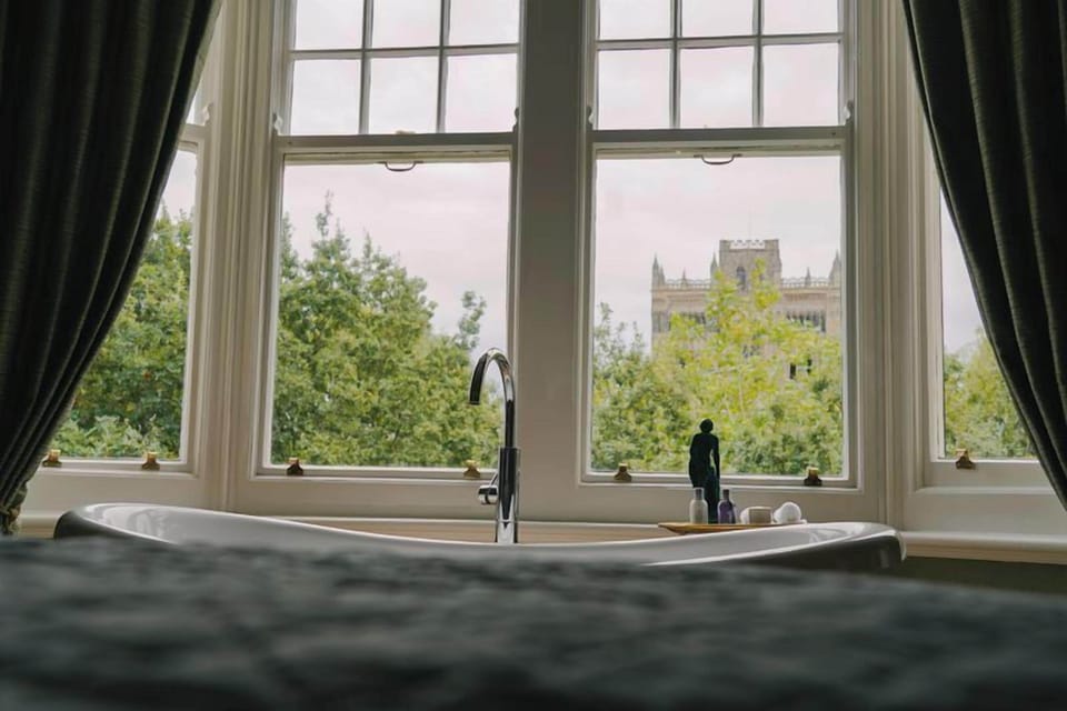 Gala Suite | Iron/ironing board, free WiFi, bed sheets