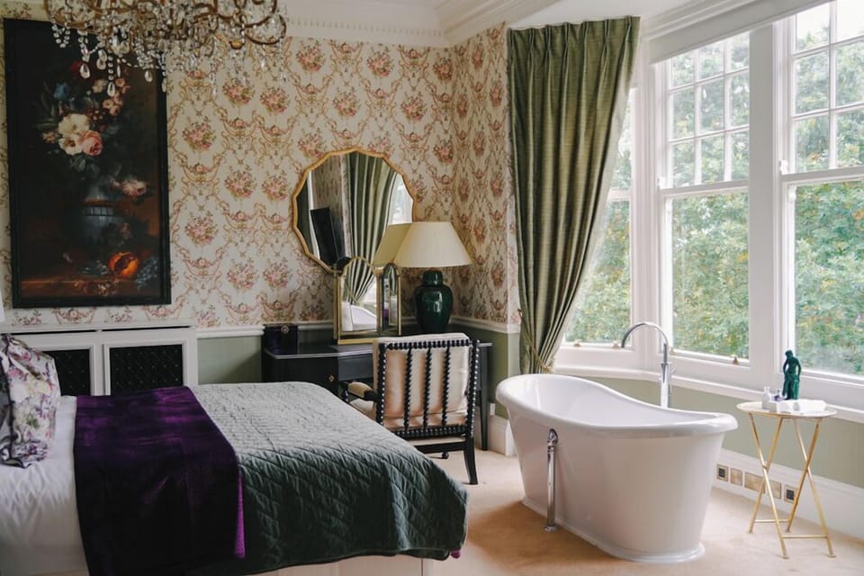 Gala Suite | Iron/ironing board, free WiFi, bed sheets