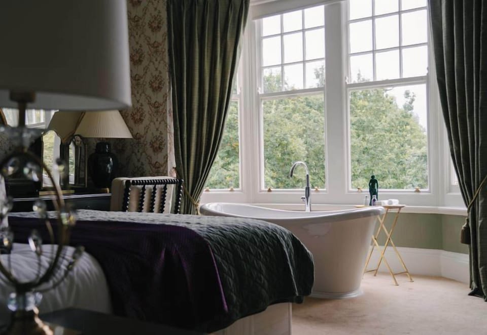 Gala Suite | Iron/ironing board, free WiFi, bed sheets