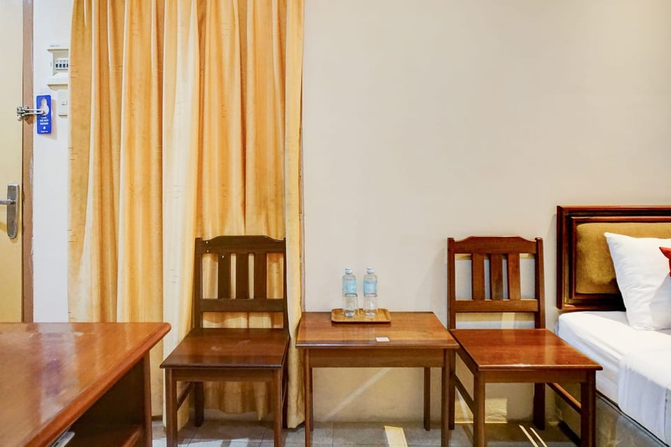 Standard Twin Room | Laptop workspace, WiFi (free), bed sheets