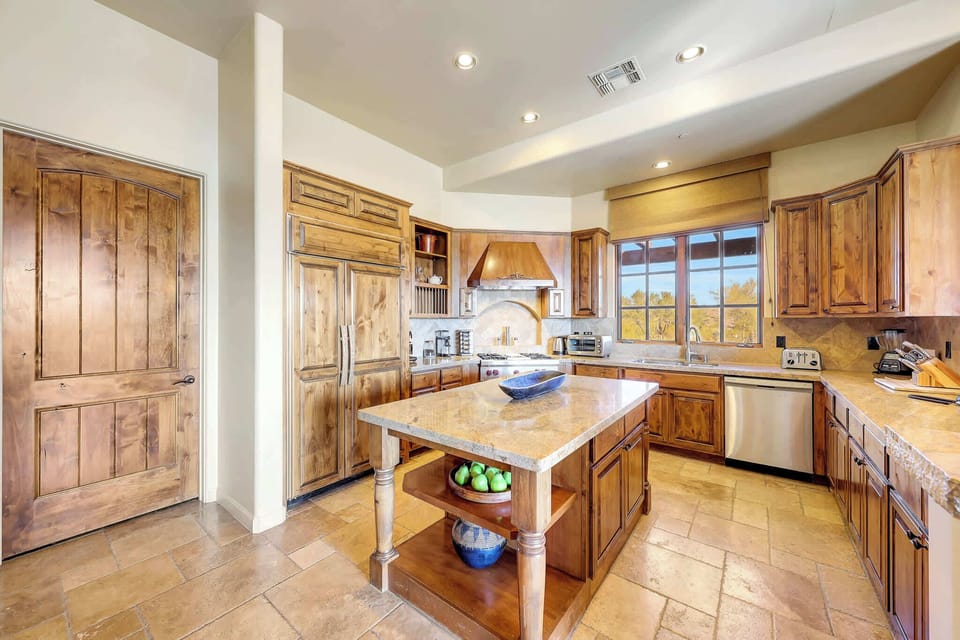 Kitchen | Rocks 101 in North Scottsdale, AZ by Luxus Vacation Properties