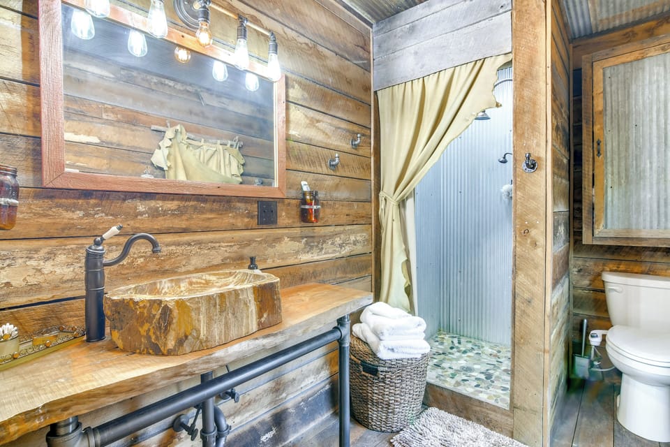 1/2-mi to Lake: Cabin on 43 Acres in Shell Knob! Cottage in Shell Knob
