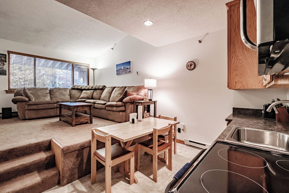 Kitchen/dining/living room