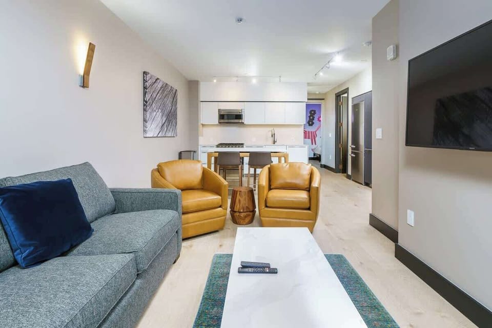 Living Room w/ Cable TV