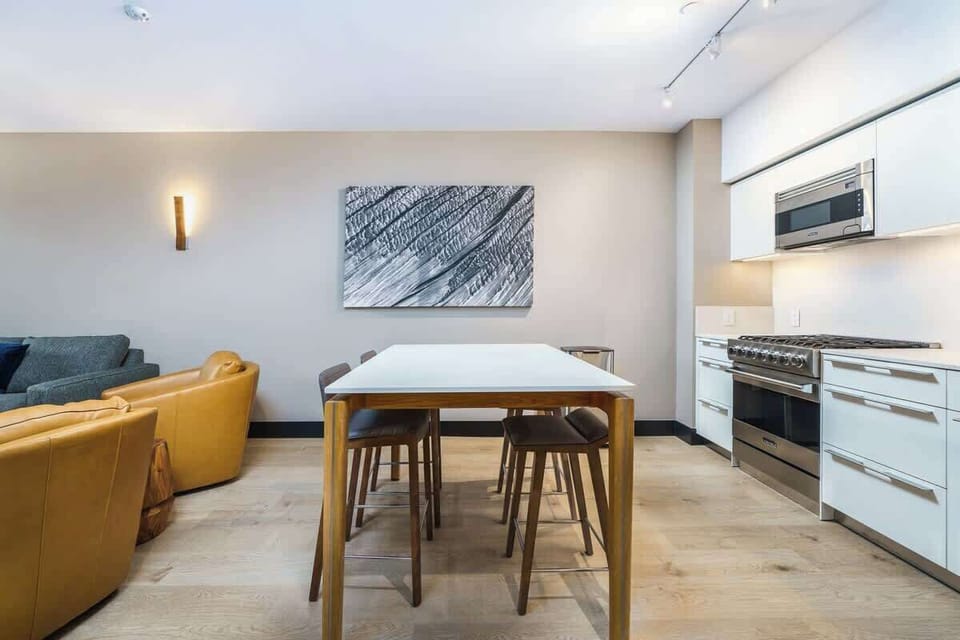 Dining & Kitchen