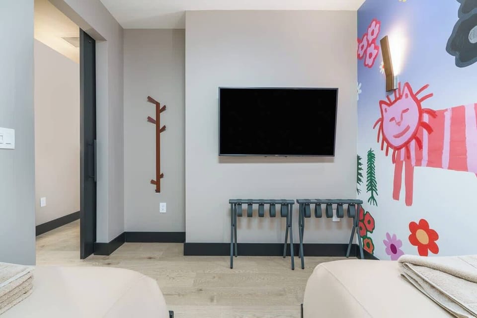 Cable TV in Guest Bedroom