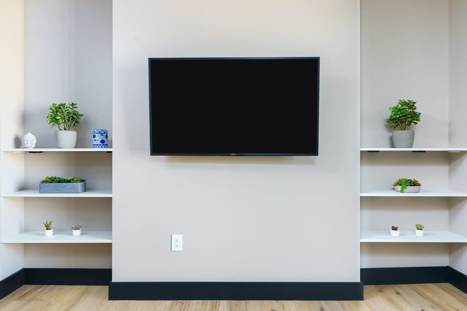 Living Room TV w/ Cable & Streaming