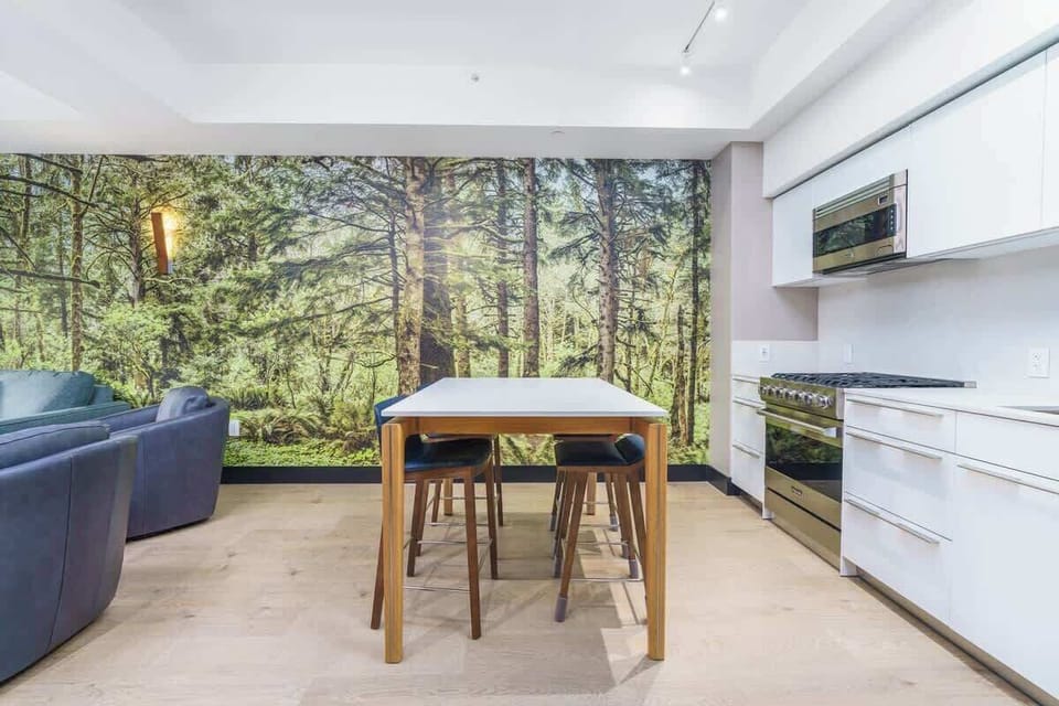 Open Concept Dining & Kitchen
