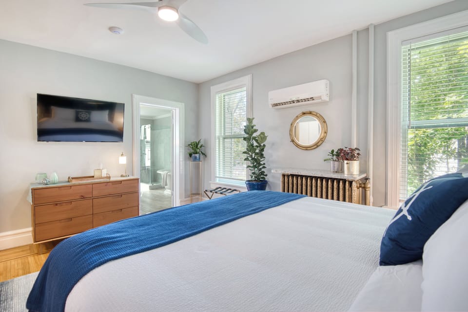 Suite #5 | 1 bedroom, premium bedding, pillowtop beds, iron/ironing board