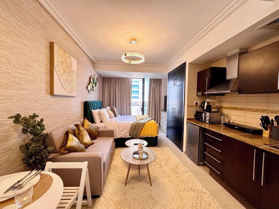 Studio, City View | In-room safe, blackout drapes, iron/ironing board, free WiFi