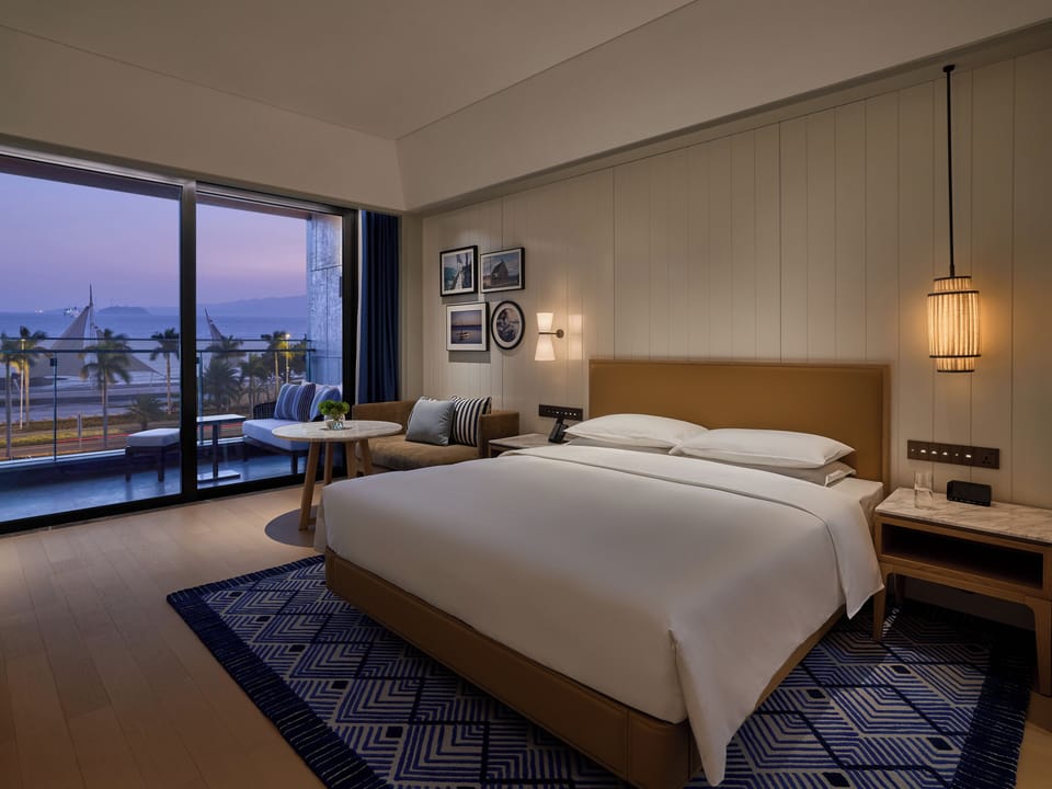 Premium Room, 1 King Bed, Balcony, Sea View | Premium bedding, down comforters, pillowtop beds, minibar