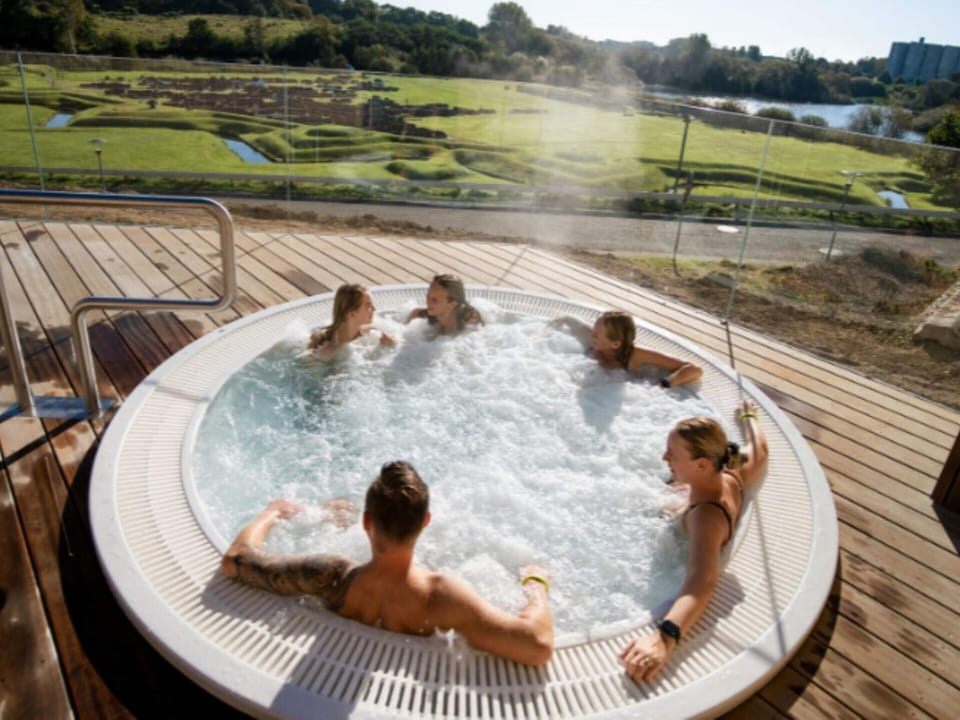 House | Outdoor spa tub