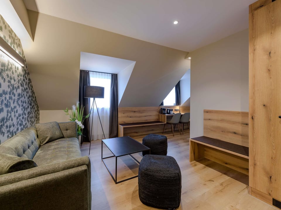Comfort Room | Pillowtop beds, minibar (some free items), in-room safe, desk