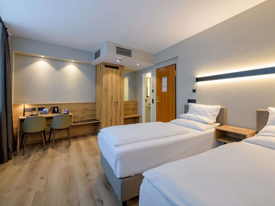 Standard Twin Room, 2 Twin Beds | Pillowtop beds, free minibar items, in-room safe, desk