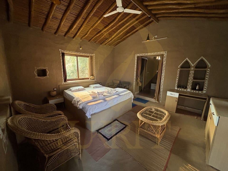 Traditional Double Room, 1 King Bed | Desk, bed sheets