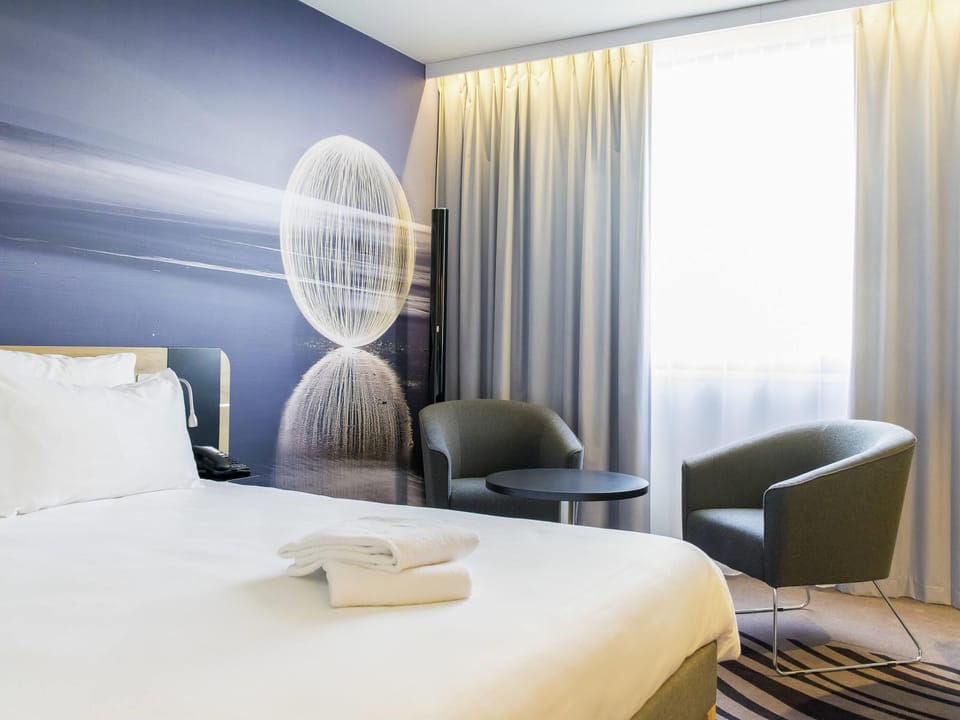 Standard Room, 1 Double Bed | In-room safe, desk, blackout drapes, soundproofing