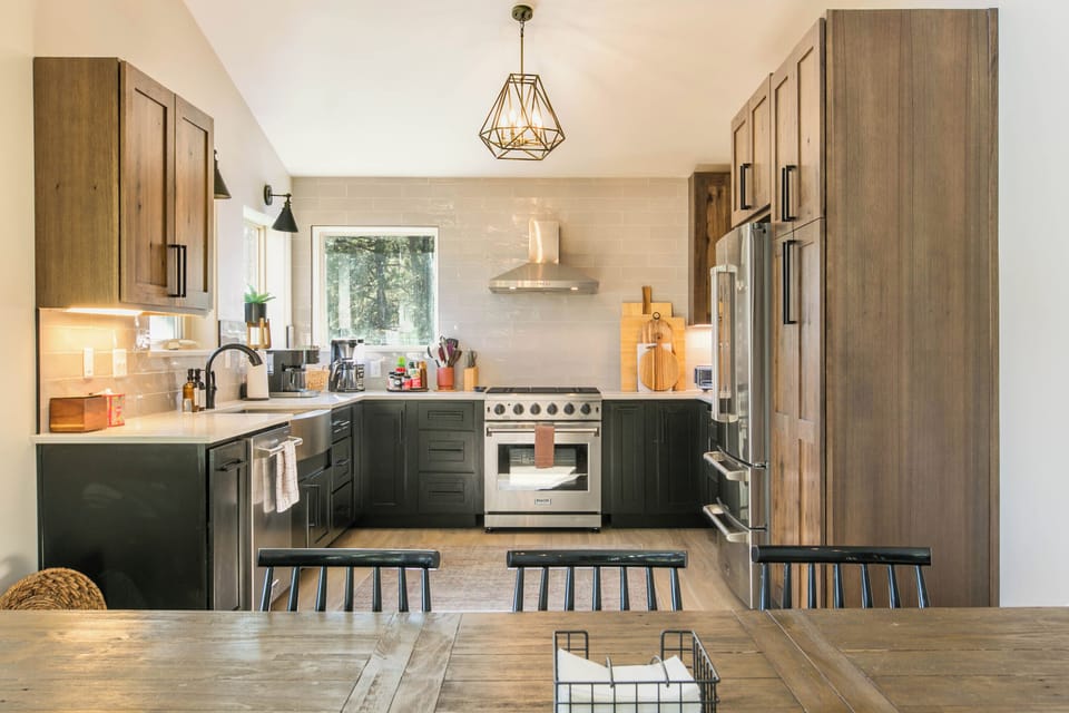 We can't get enough of this sleek modern kitchen