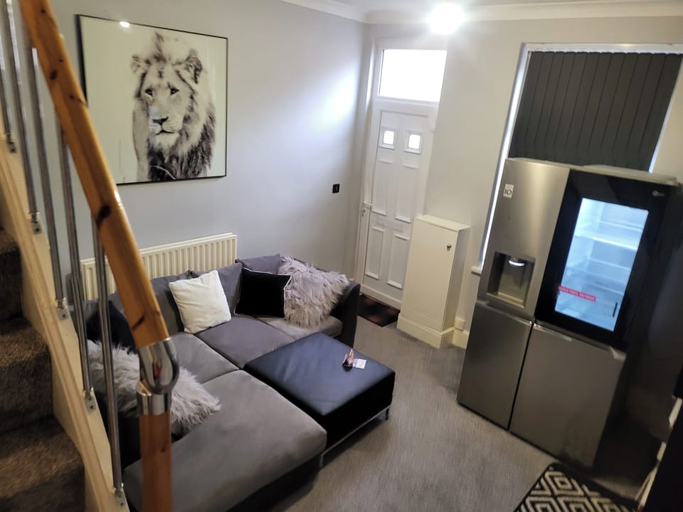 Apartment | Living area | TV