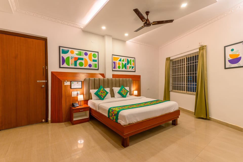 Standard Room | Desk, blackout drapes, iron/ironing board, bed sheets