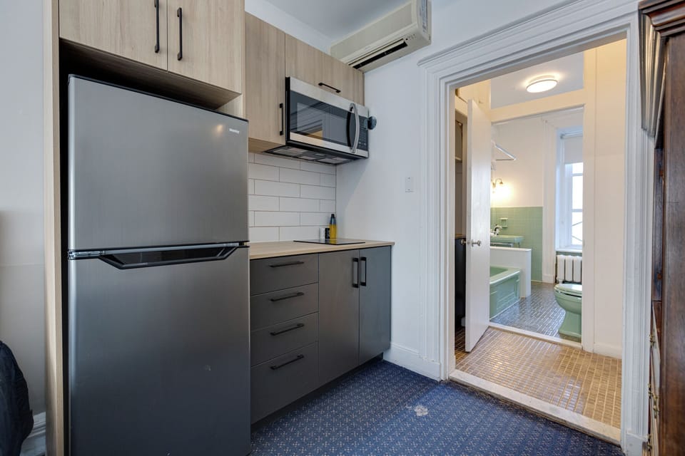 Exclusive Room | Desk, laptop workspace, free WiFi, bed sheets