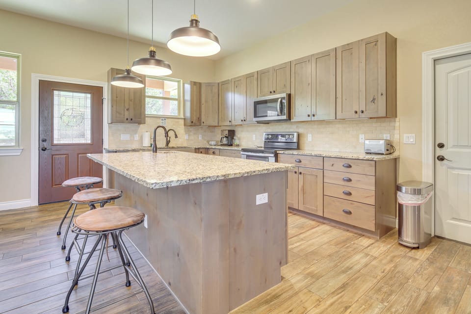 Kitchen | Refrigerator | Dishwasher | 1st Floor