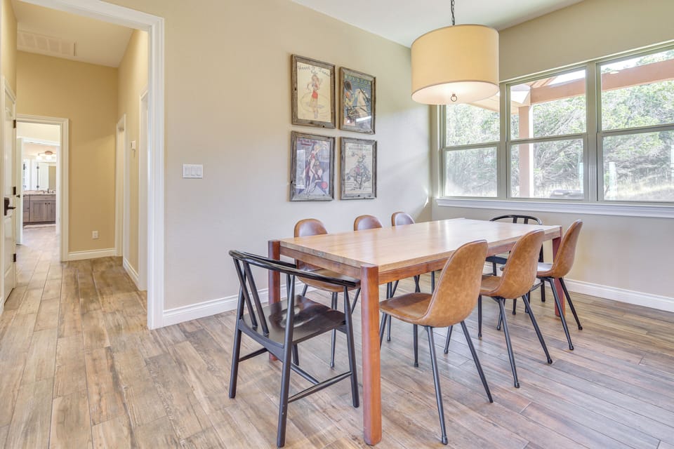Dining Area | Dishware/Flatware Provided | 1st Floor