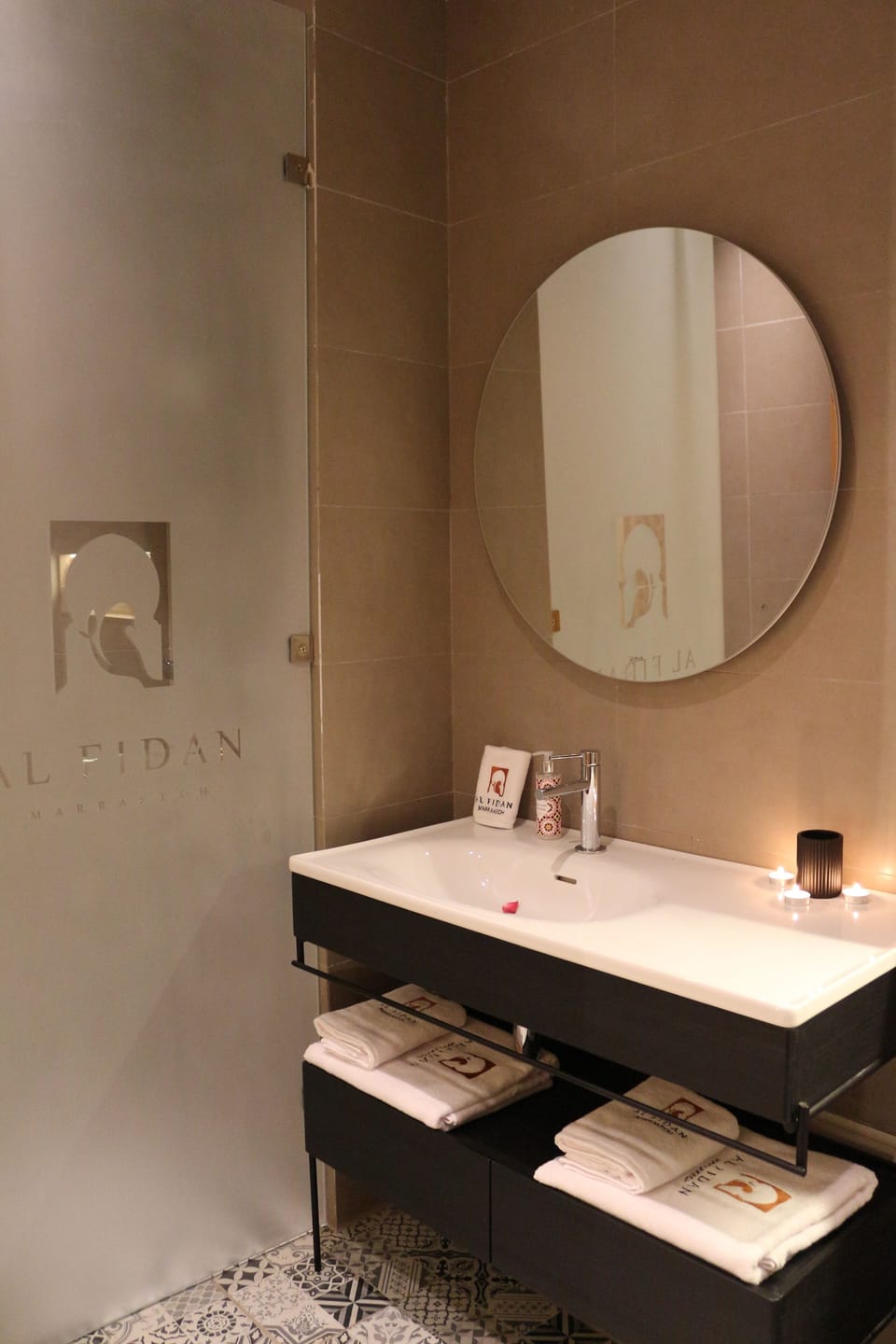 Deluxe Double or Twin Room, 1 King Bed, Non Smoking, Courtyard View | Bathroom | Shower, hair dryer, slippers, towels