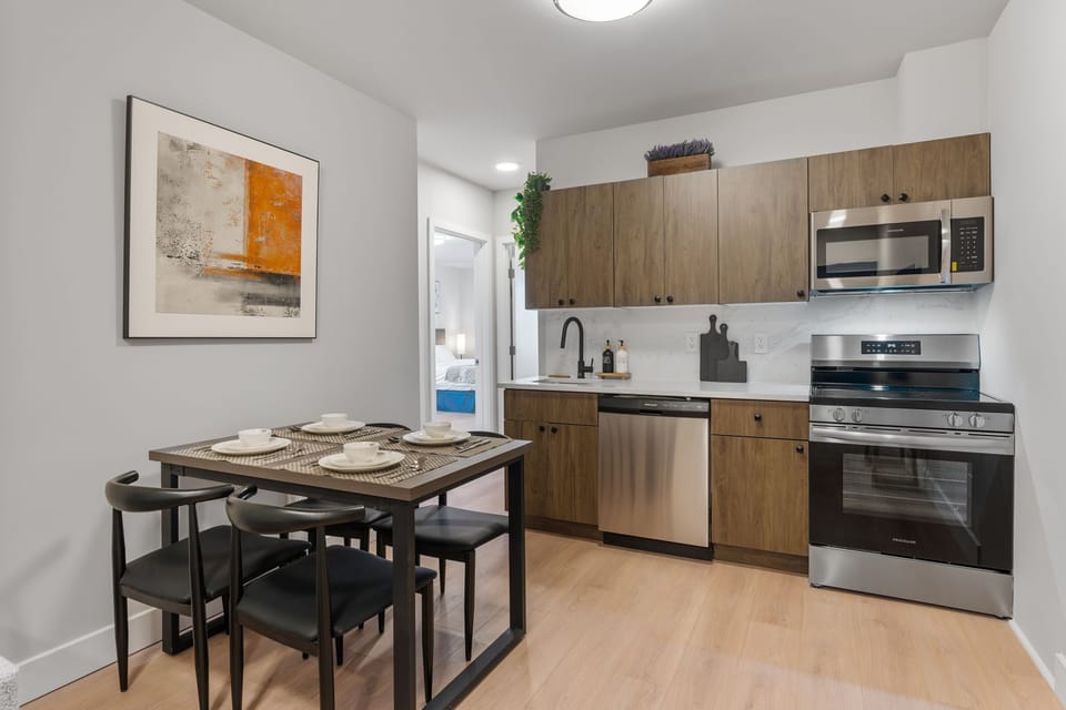 Comfort Suite, 2 Bedrooms, Non Smoking, Kitchen | Private kitchen | Full-size fridge, microwave, oven, stovetop